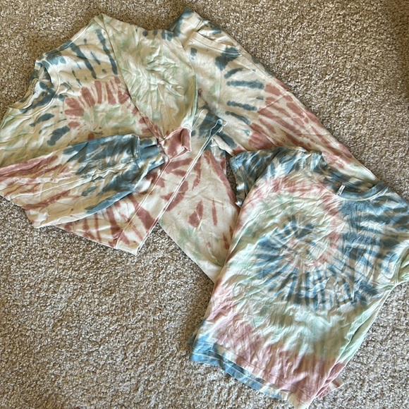Entire matching tie dye sweatsuit. Joggers, pullover & tee! Z supply.Never worn! - Picture 10 of 10